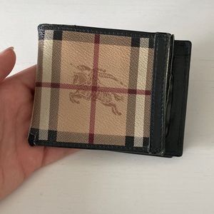 GORGEOUS Men’s Burberry Wallet!